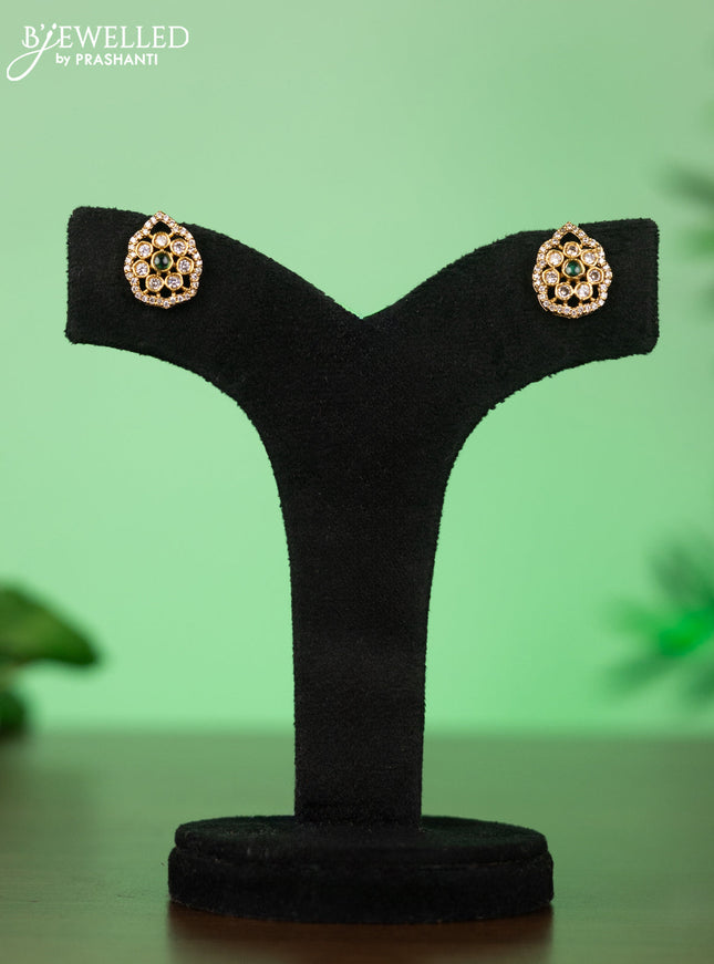 Attigai necklace with floral pendant in green stones