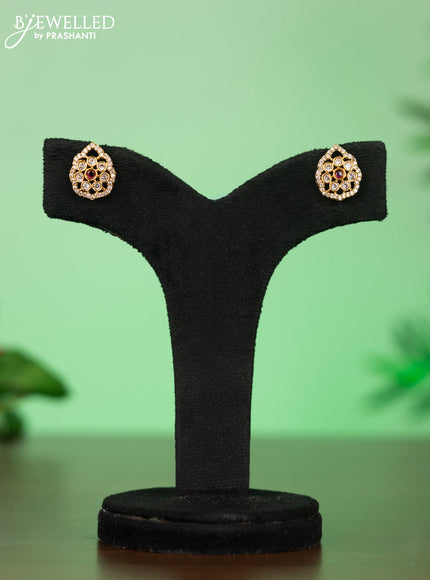 Attigai necklace with floral pendant in red stones