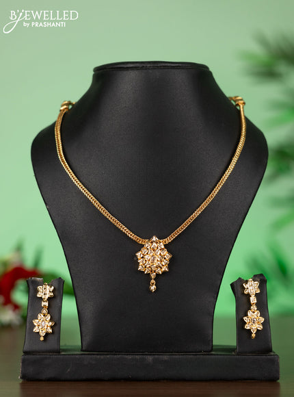 Attigai impon necklace with pendant in white stones
