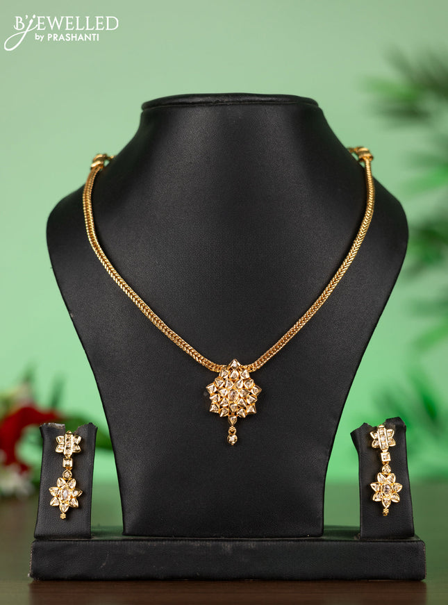 Attigai impon necklace with pendant in white stones
