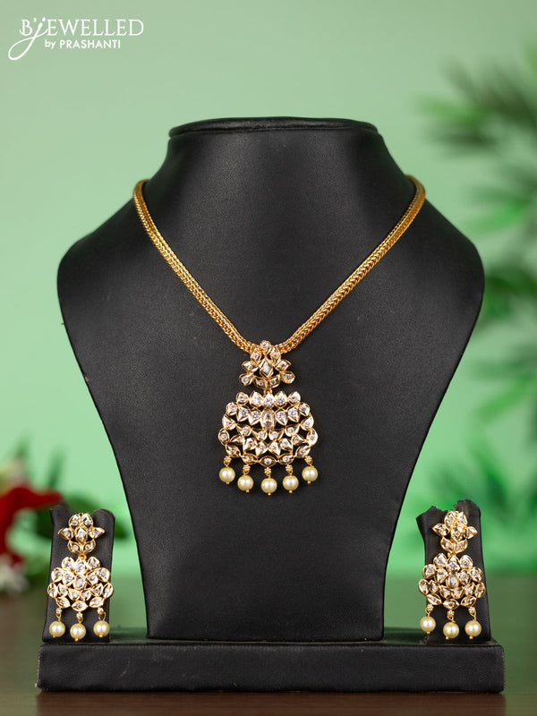 Attigai impon necklace with pendant in white stones