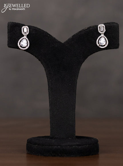 Zircon haaram with geometric design in white stones