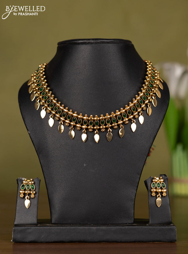 Antique necklace with green kemp stones and hangings