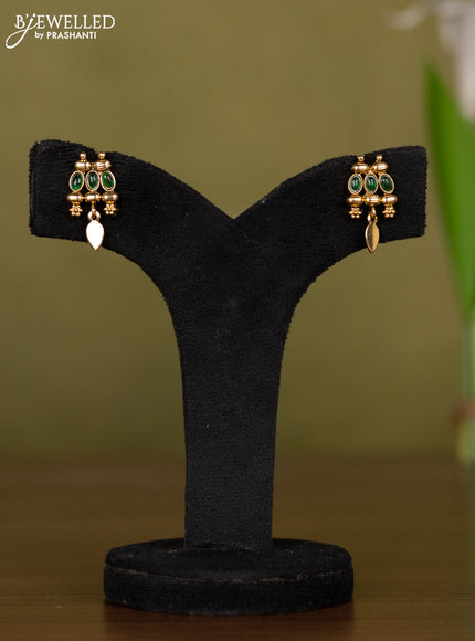 Antique necklace with green kemp stones and hangings