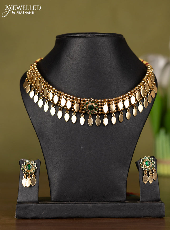 Antique necklace with green kemp stones and hangings