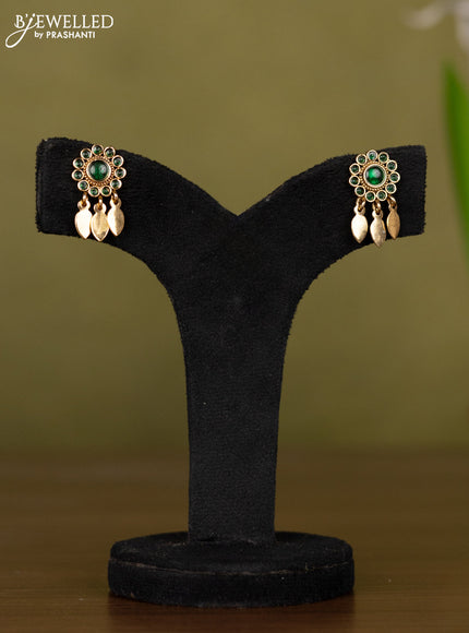 Antique necklace with green kemp stones and hangings