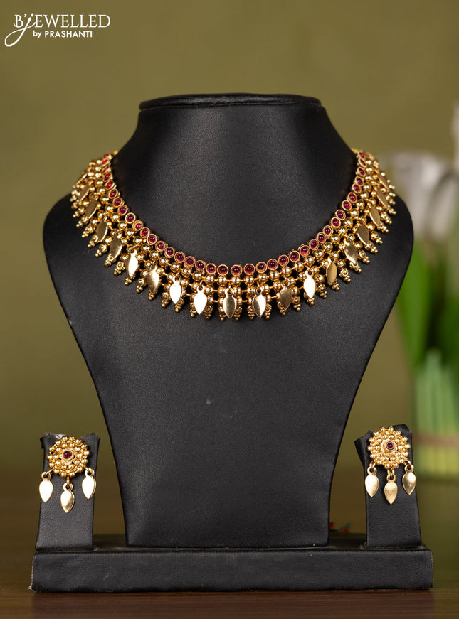 Antique necklace with pink kemp stones and hangings