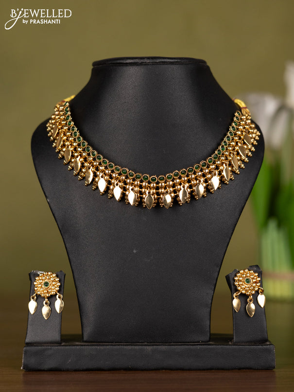 Antique necklace with green kemp stones and hangings