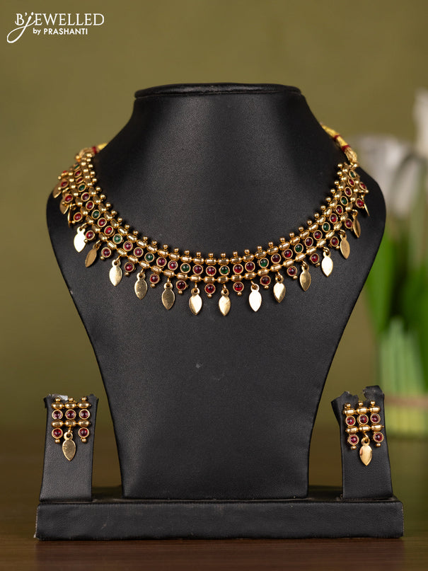 Antique necklace with kemp stones and hangings