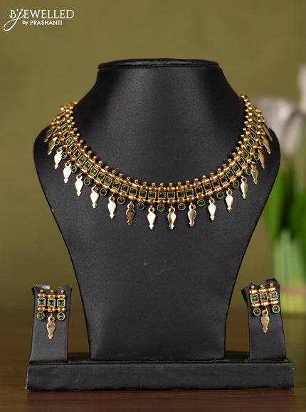 Antique necklace with green kemp stones and hangings