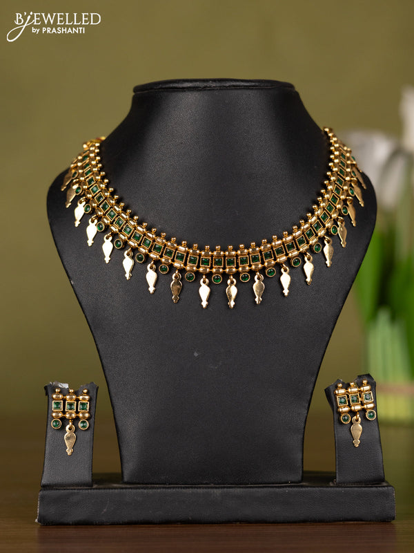 Antique necklace with green kemp stones and hangings