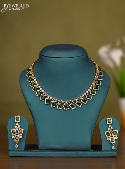Necklace with emerald and cz stones in victorian finish
