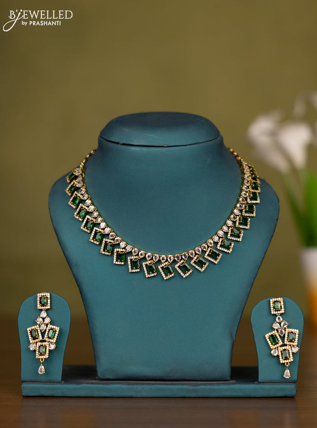 Necklace with emerald and cz stones in victorian finish