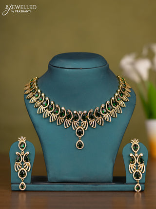 Necklace with emerald and cz stones in victorian finish