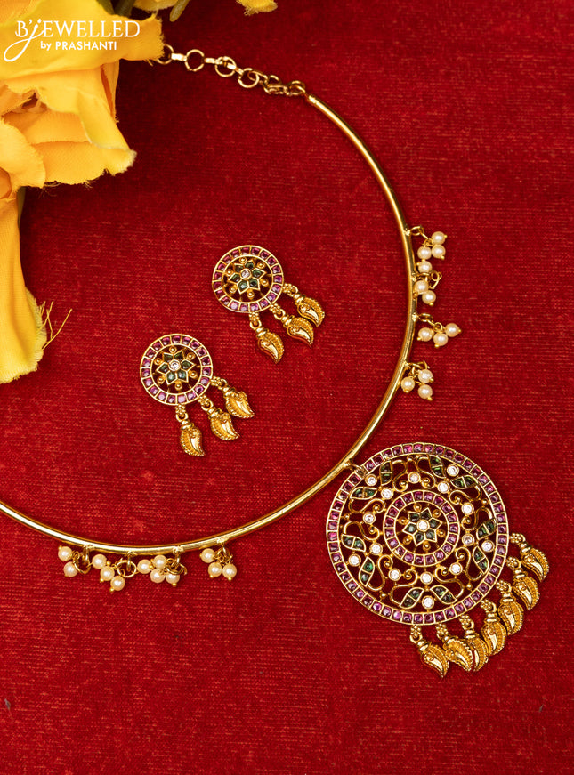 Ring type choker with star design in multicolor kemp stones and manga leaf hangings