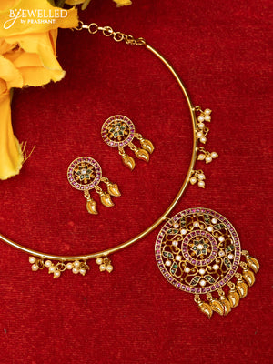Ring type choker with star design in multicolor kemp stones and manga leaf hangings