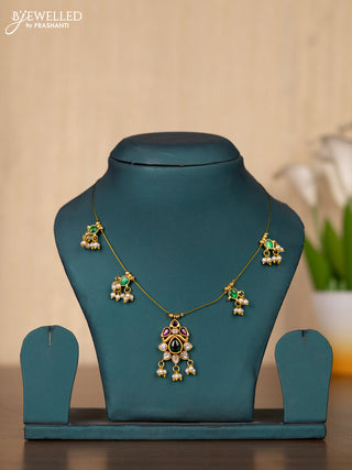 Invisible chain with kemp & kundan stones and pearl hangings without earrings