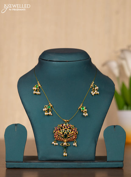 Invisible chain with kemp and kundan stones and pearl hangings without earrings