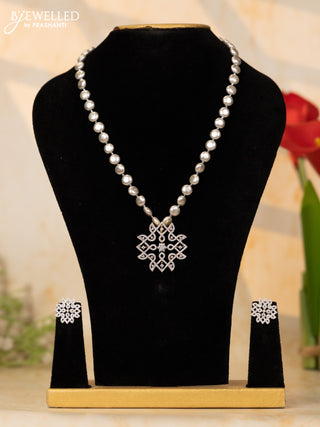 Beaded necklace with rangoli pendant and cz stones