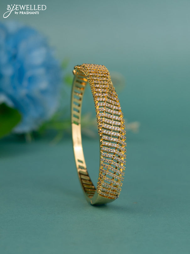 Bracelet with cz stones in gold finish