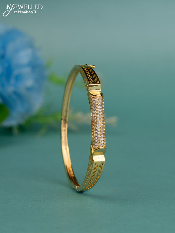 Bracelet with cz stones in gold finish