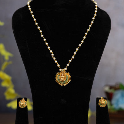 Collection image for: Pearl Necklace