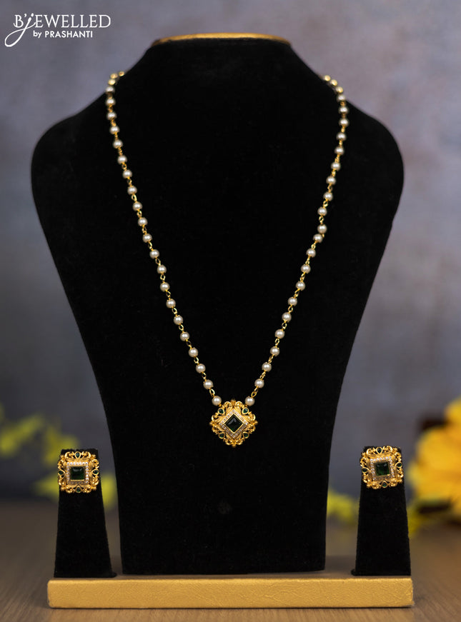 Pearl necklace with emerald and cz stones