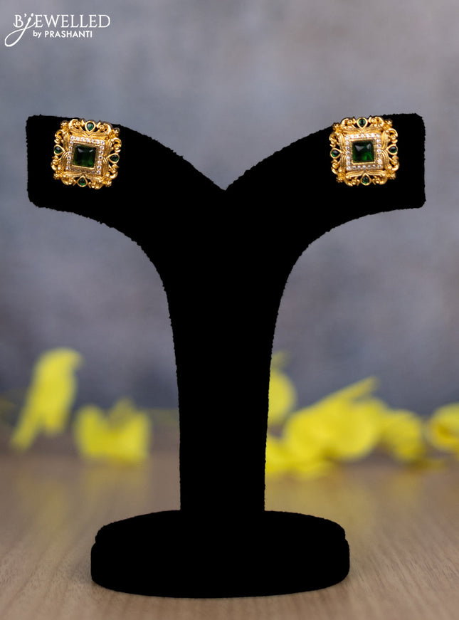 Pearl necklace with emerald and cz stones