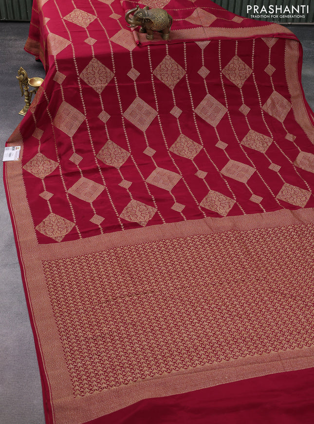 Banarasi crepe saree maroon with allover thread & zari geometric weaves and woven border