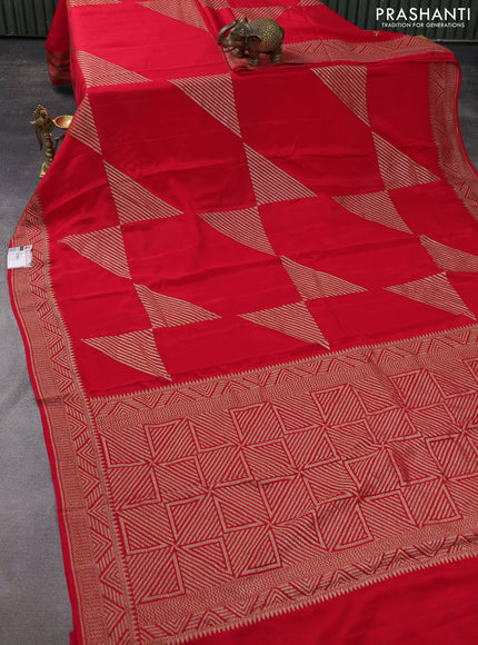 Banarasi crepe saree red with allover thread & zari geometric weaves and woven border