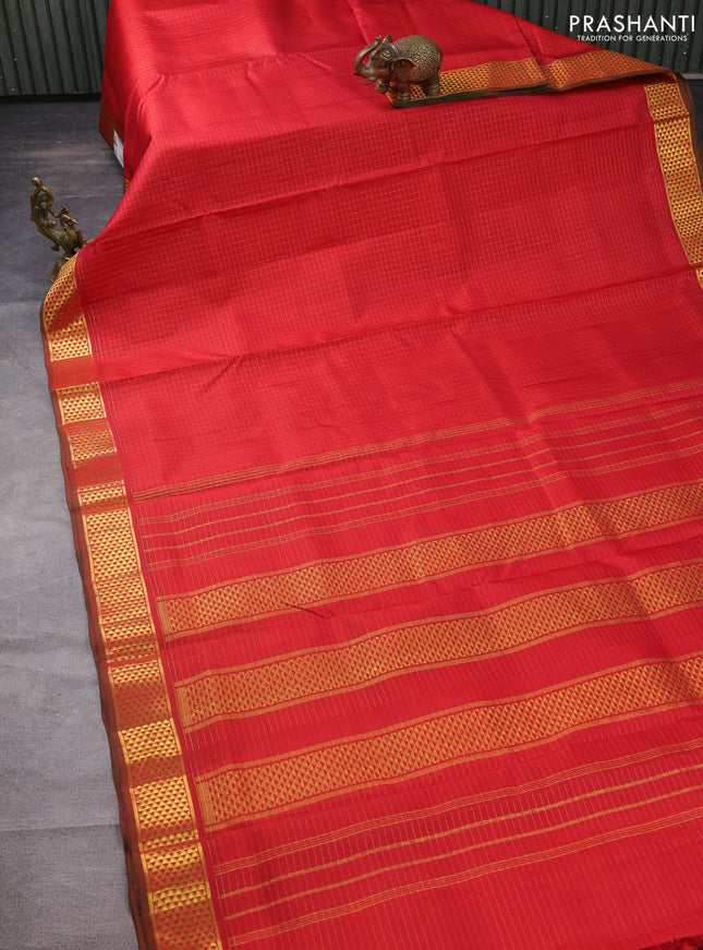 10 yards silk saree kumkum red and dual shade of green with allover zari checked pattern and zari woven korvai border