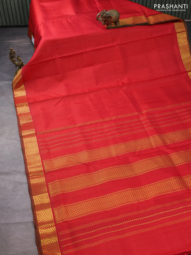 10 yards silk saree kumkum red and dual shade of green with allover zari checked pattern and zari woven korvai border