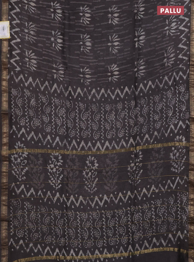 Chanderi bagru saree grey with allover dabu prints and mageshwari border