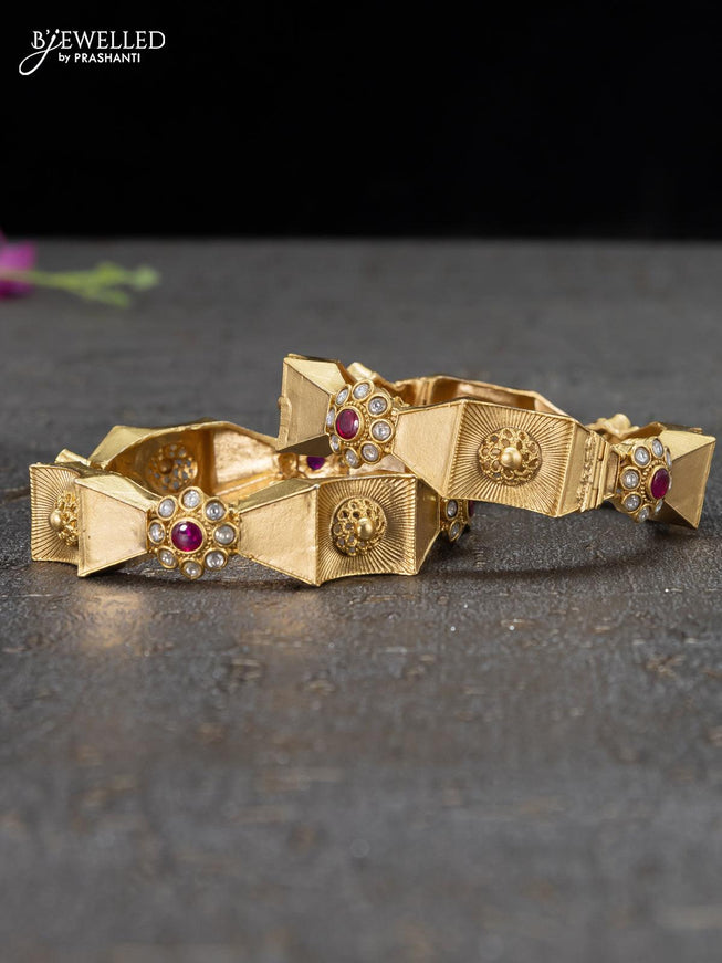 Antique screw type bangles floral design with pink kemp and cz stones - {{ collection.title }} by Prashanti Sarees