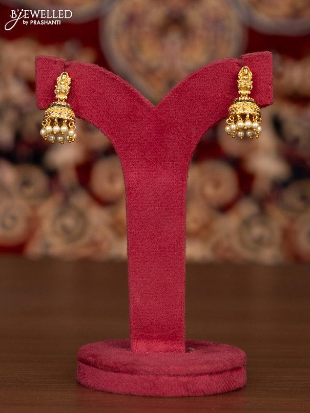 Antique haaram with simple design and emerald stones