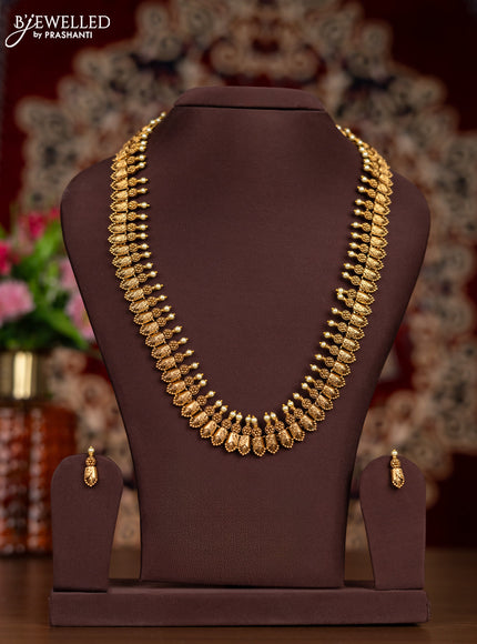 Antique haaram with simple design and pearls