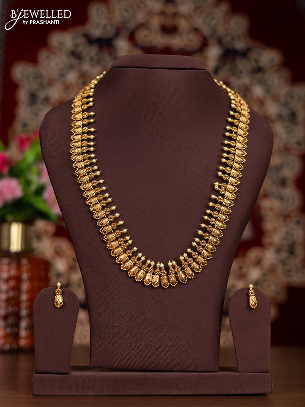 Antique haaram with simple design and pearls