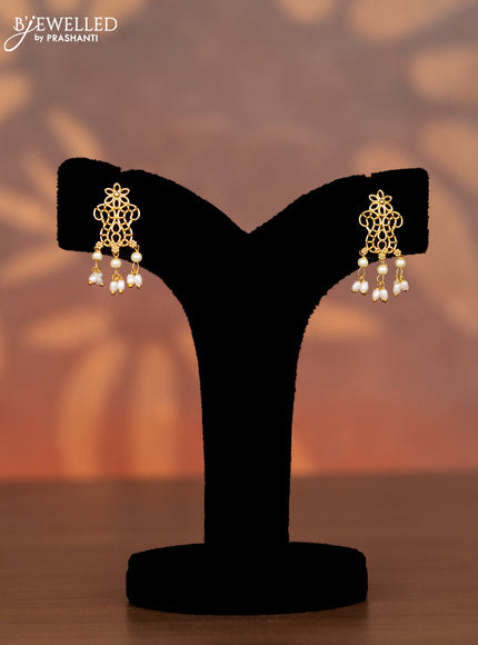 Antique necklace with simple design and pearl hangings
