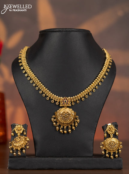 Antique necklace with kemp stones and golden beads hangings