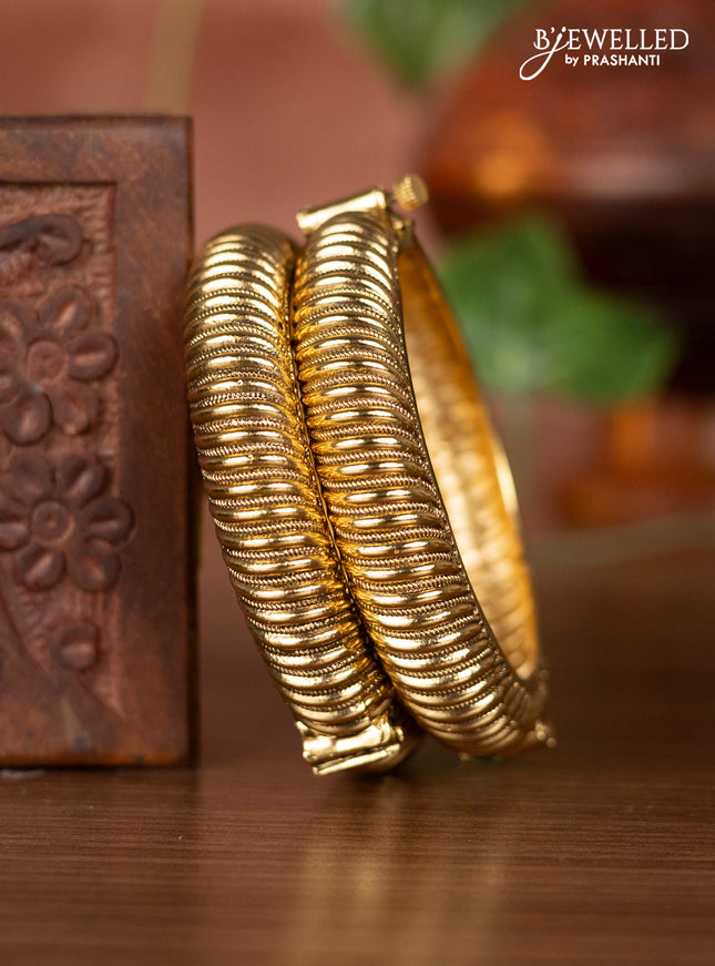 Antique screw type bangles with simple design