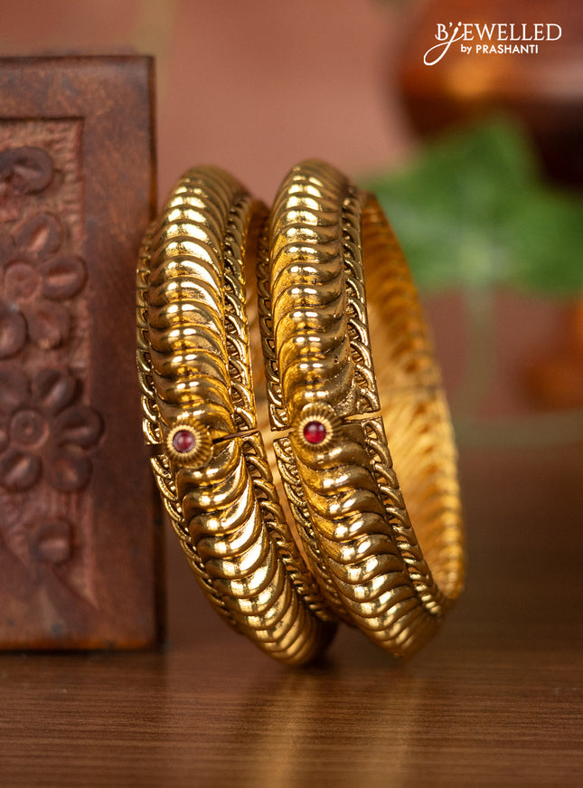 Antique screw type bangles with simple design and ruby stone