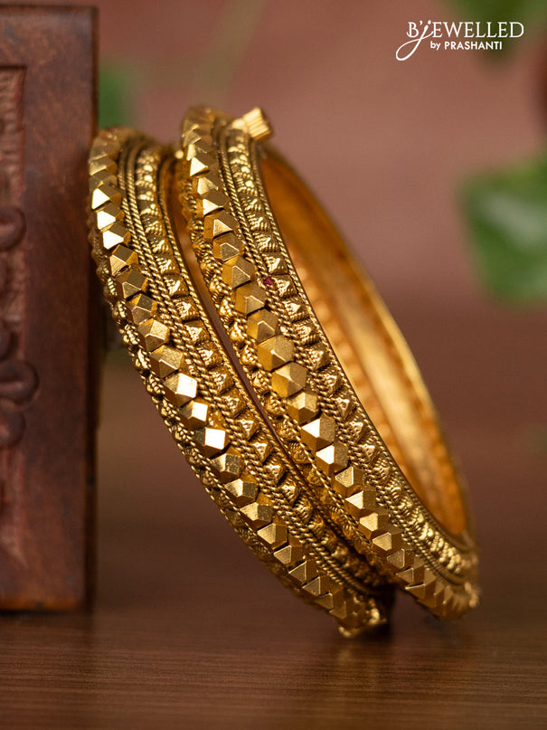 Antique screw type bangles with simple design