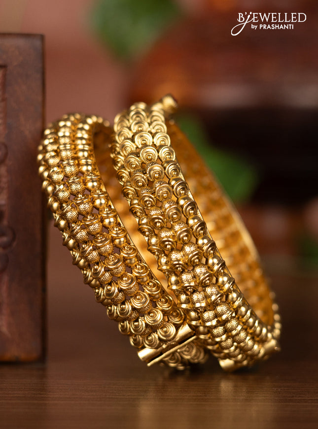Antique screw type bangles with simple design