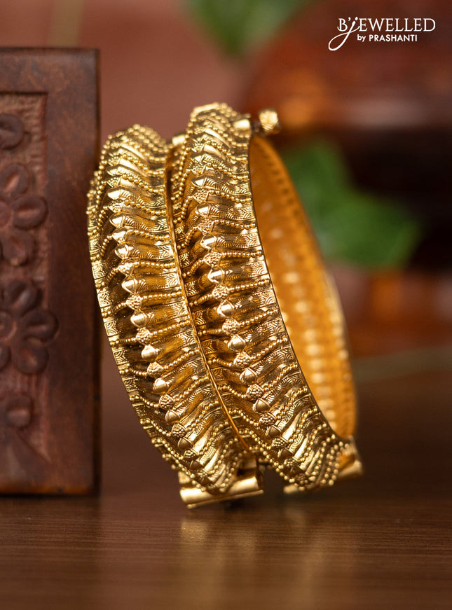 Antique screw type bangles with simple design