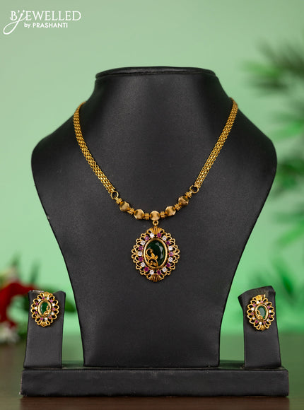 Attigai necklace with pendant in green stone