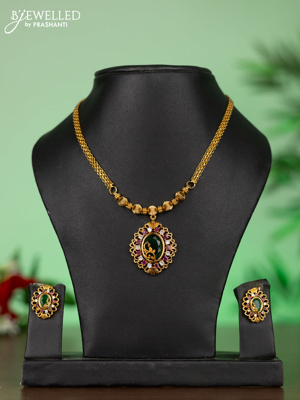 Attigai necklace with pendant in green stone