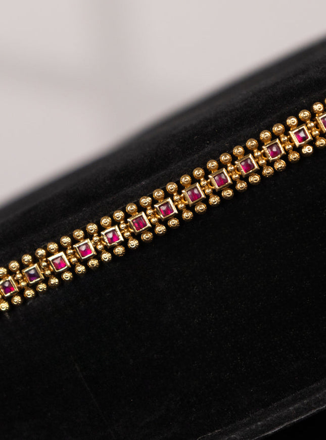 Antique hip chain with simple design and pink kemp stones