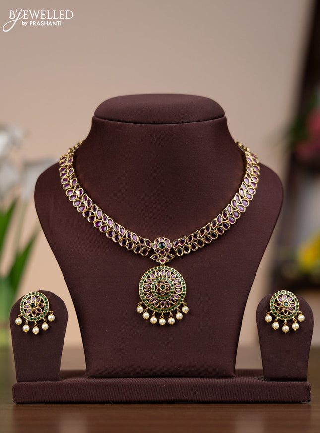Antique necklace with kemp stones and pearl hangings