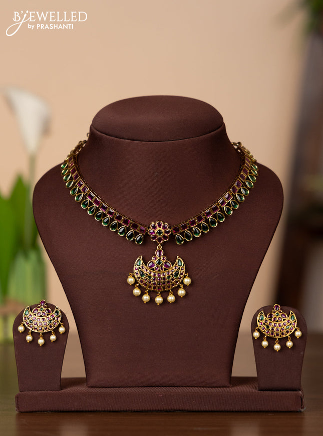 Antique necklace with kemp stones and pearl hangings