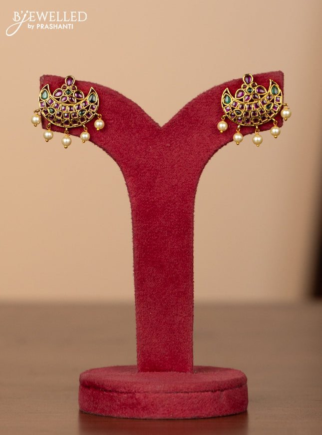 Antique necklace with kemp stones and pearl hangings